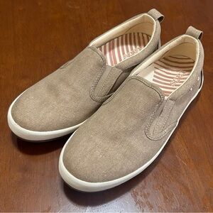 TAOS Women Sz 8 Dandy Shoes Slip On Casual Sneaker Walking Comfort Tan DND-13455